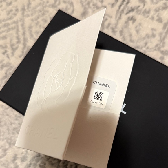 CHANEL Black Quilted Leather Card Holder with Gold Logo - Picture 7 of 7